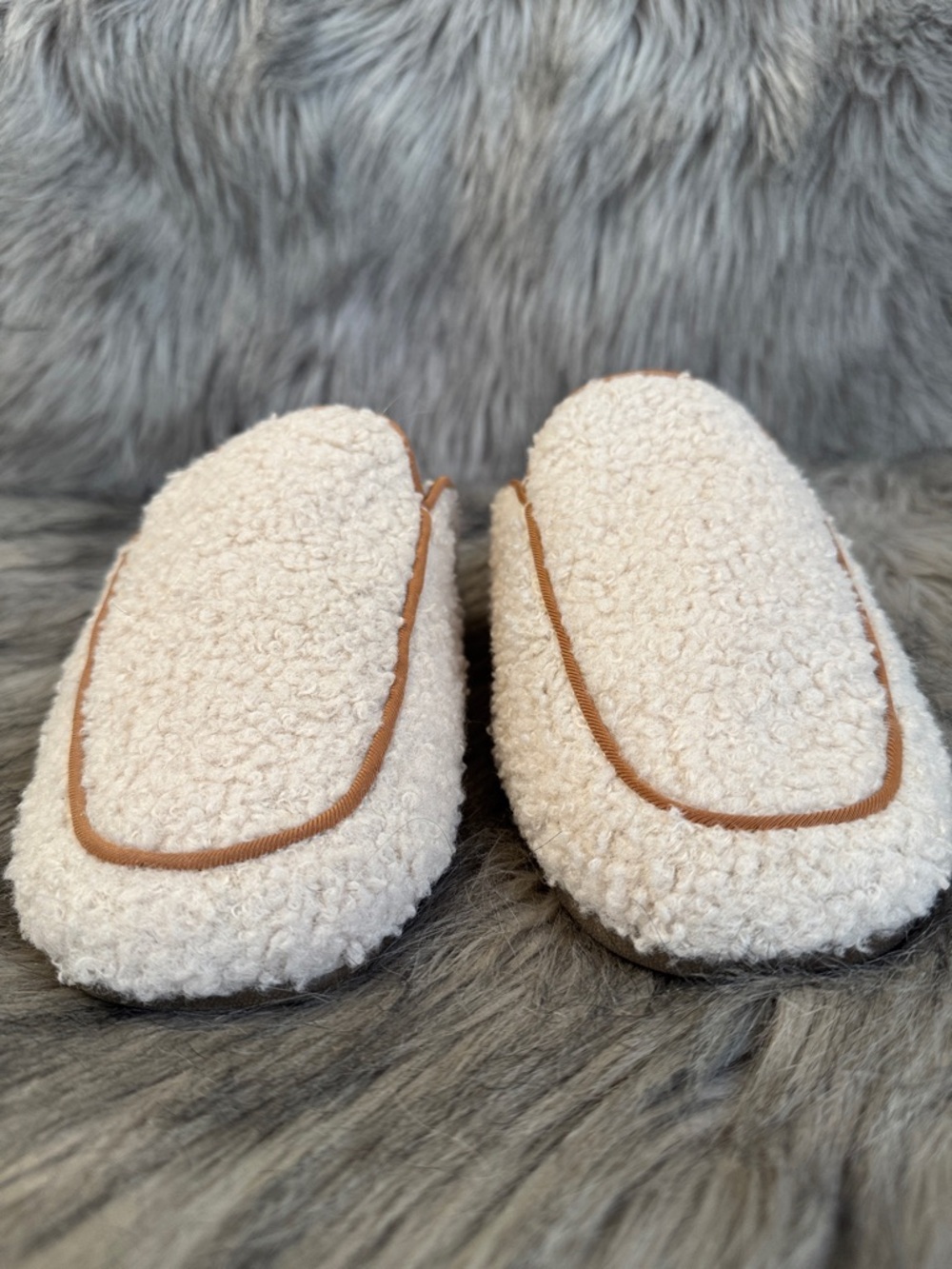 PRICE FIRM Vionic Cream Slip-On Mule Slippers with Brown Trim Size 9 - Picture 5 of 8